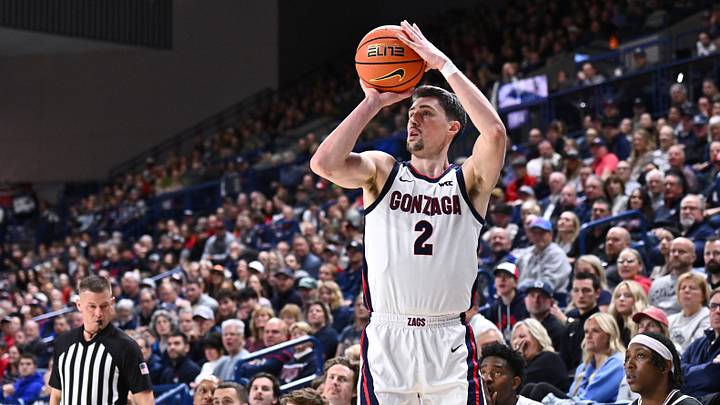 Steele Venters (2), now with the Huskies, launches a 3-pointer for Gonzaga last season. Steele Venters (2), now with the Huskies, launches a 3-pointer for Gonzaga last season.