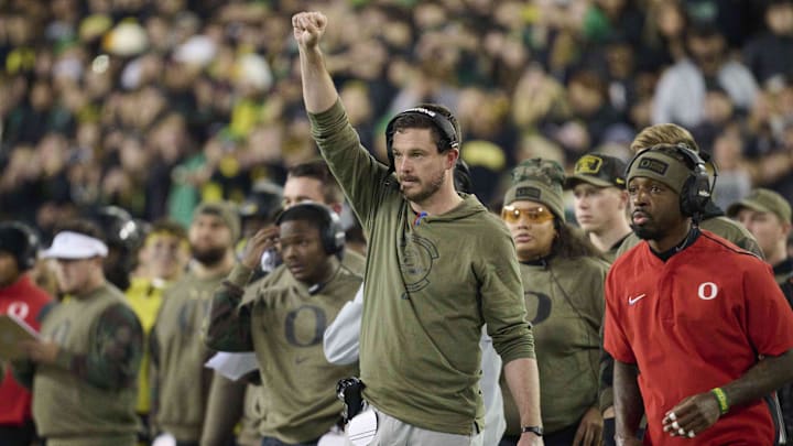 Nov 11, 2023; Eugene, Oregon, USA; Oregon Ducks head coach Dan Lanning signals to his defense during the first half against the USC Trojans at Autzen Stadium. Mandatory Credit: Troy Wayrynen-Imagn Images