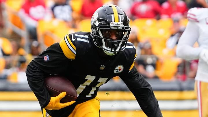 Sep 10, 2023; Pittsburgh, Pennsylvania, USA; Pittsburgh Steelers wide receiver Allen Robinson II (11) runs with the ball after making a catch against the San Francisco 49ers during the second half at Acrisure Stadium. Mandatory Credit: Gregory Fisher-USA TODAY Sports Sep 10, 2023; Pittsburgh, Pennsylvania, USA; Pittsburgh Steelers wide receiver Allen Robinson II (11) runs with the ball after making a catch against the San Francisco 49ers during the second half at Acrisure Stadium. Mandatory Credit: Gregory Fisher-USA TODAY Sports