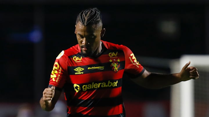 Leão da Ilha tenta se aproximar dos primeiros colocados