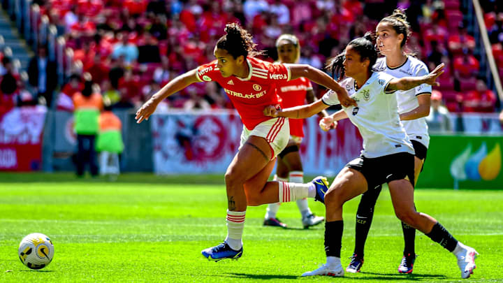 Na ida da decisão do Brasileirão Feminino, Internacional e Corinthians empataram em 1 a 1 no Beira-Rio Na ida da decisão do Brasileirão Feminino, Internacional e Corinthians empataram em 1 a 1 no Beira-Rio