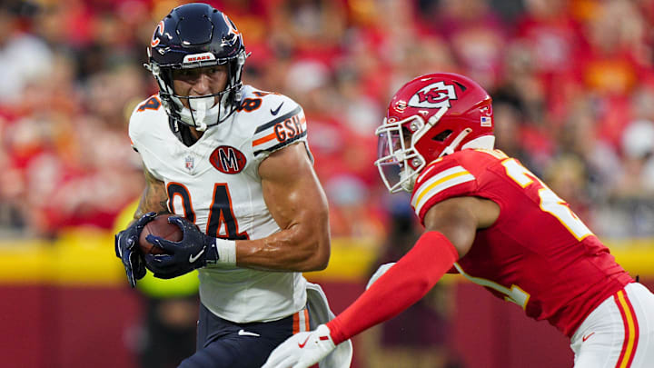 Chicago Bears tight end Colston Loveland (84) runs with the ball against Kansas City Chiefs safety Jaden Hicks (21) during the first half at GEHA Field at Arrowhead Stadium.