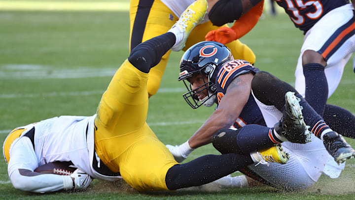 D'Marco Jackson makes one of his team-high 15 tackles in Sunday's 31-28 Bears win.