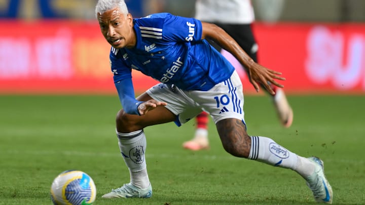 Meio-campista foi substituído diante do Flamengo