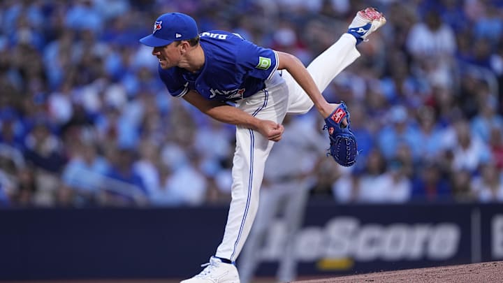 Jul 3, 2025; Toronto, Ontario, CAN; Toronto Blue Jays starting pitcher Chris Bassitt (40) pitches to the New York Yankees during the first inning at Rogers Centre. Jul 3, 2025; Toronto, Ontario, CAN; Toronto Blue Jays starting pitcher Chris Bassitt (40) pitches to the New York Yankees during the first inning at Rogers Centre.