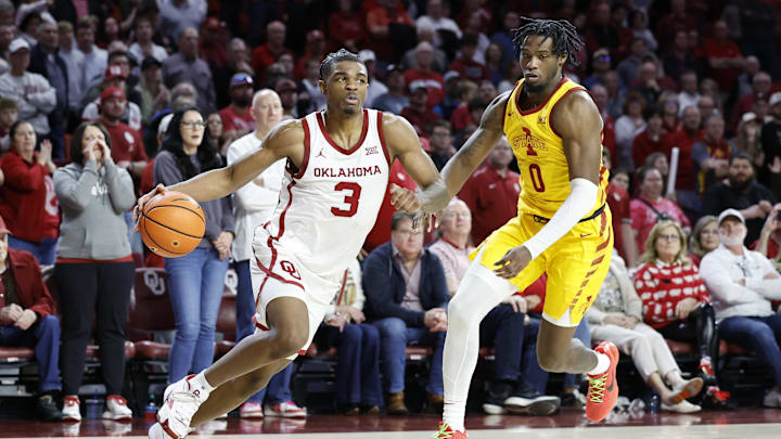 Jan 6, 2024; Norman, Oklahoma, USA; Oklahoma Sooners guard Otega Oweh (3) moves around Iowa State