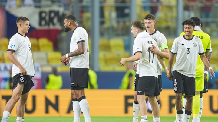 Nicolo Tresoldi, Brajan Gruda und Nathaniel Brown im DFB-Trikot. Am Mittwoch geht es gegen England Nicolo Tresoldi, Brajan Gruda und Nathaniel Brown im DFB-Trikot. Am Mittwoch geht es gegen England