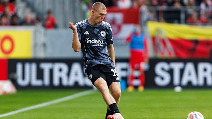 Rasmus Kristensen ist auf der rechten Abwehrseite für Frankfurt unersetzbar