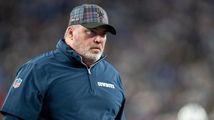 Dallas Cowboys head coach Mike McCarthy walks into the locker room at halftime at MetLife Stadium. 