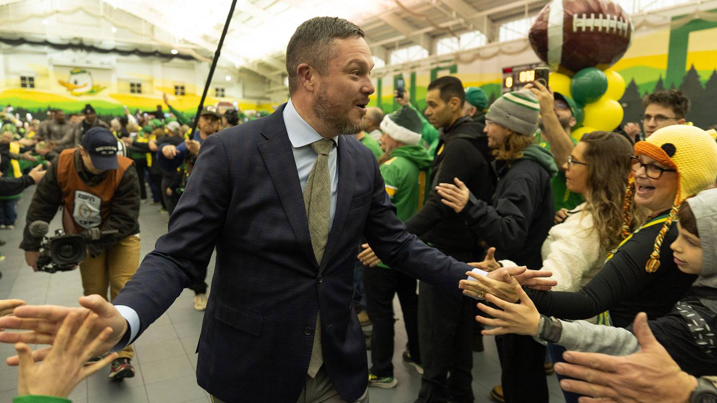 Oregon predicted to continue recruiting heater with rising West Coast OL recruit