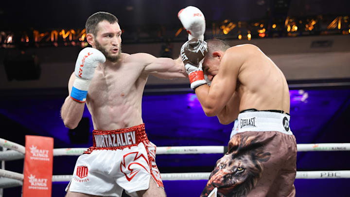 Bakhram Murtazaliev (left) landing lead hook on Tim Tszyu (right).