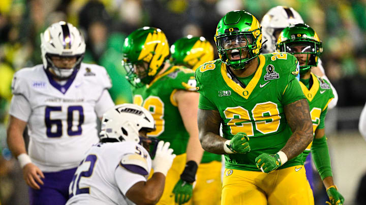 Dec 20, 2025; Eugene, OR, USA; Oregon Ducks linebacker Ashton Porter (29) celebrates a tackle during the second quarter against the James Madison Dukes at Autzen Stadium. Mandatory Credit: Troy Wayrynen-Imagn Images