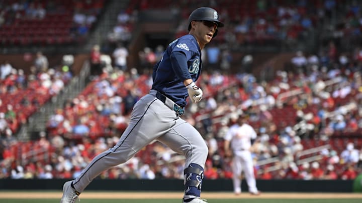 Apr 26, 2026; St. Louis, Missouri, USA; Seattle Mariners pinch hitter Rob Refsnyder (30) rounds third base after hitting a solo home run against the St. Louis Cardinals in the ninth inning at Busch Stadium. Mandatory Credit: Joe Puetz-Imagn Images