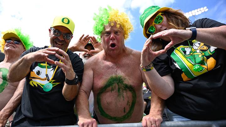 Sep 20, 2025; Eugene, Oregon, USA; Oregon Ducks fans react during the first half of the game between the Oregon Ducks and the Oregon State Beavers at Autzen Stadium. Mandatory Credit: Troy Wayrynen-Imagn Images Sep 20, 2025; Eugene, Oregon, USA; Oregon Ducks fans react during the first half of the game between the Oregon Ducks and the Oregon State Beavers at Autzen Stadium. Mandatory Credit: Troy Wayrynen-Imagn Images