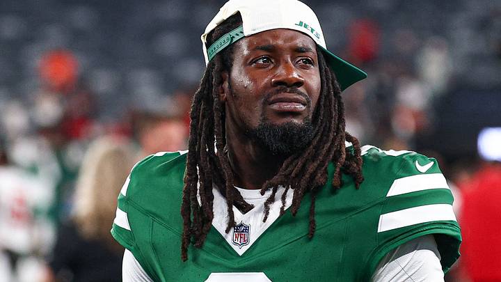 New York Jets cornerback Jarvis Brownlee Jr. (2) looks back after the game against Tampa Bay Buccaneers at MetLife Stadium. Mandatory Credit: Vincent Carchietta-Imagn Images New York Jets cornerback Jarvis Brownlee Jr. (2) looks back after the game against Tampa Bay Buccaneers at MetLife Stadium. Mandatory Credit: Vincent Carchietta-Imagn Images