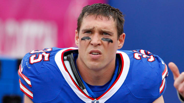 Oct 13, 2013; Orchard Park, NY, USA; Buffalo Bills free safety Jim Leonhard (35) against the Cincinnati Bengals at Ralph Wilson Stadium Oct 13, 2013; Orchard Park, NY, USA; Buffalo Bills free safety Jim Leonhard (35) against the Cincinnati Bengals at Ralph Wilson Stadium