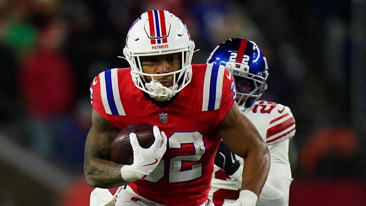 Dec 1, 2025; Foxborough, Massachusetts, USA; New England Patriots running back TreVeyon Henderson (32) runs the ball against the New York Giants during the fourth quarter at Gillette Stadium. Mandatory Credit: David Butler II-Imagn Images Dec 1, 2025; Foxborough, Massachusetts, USA; New England Patriots running back TreVeyon Henderson (32) runs the ball against the New York Giants during the fourth quarter at Gillette Stadium. Mandatory Credit: David Butler II-Imagn Images