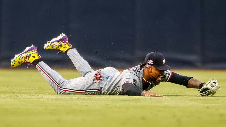Aug 21, 2026; San Diego, California, USA; Minnesota Twins center fielder Byron Buxton (25) makes a diving catch during the second inning against the San Diego Padres at Petco Park. Mandatory Credit: David Frerker-Imagn Images Aug 21, 2026; San Diego, California, USA; Minnesota Twins center fielder Byron Buxton (25) makes a diving catch during the second inning against the San Diego Padres at Petco Park. Mandatory Credit: David Frerker-Imagn Images