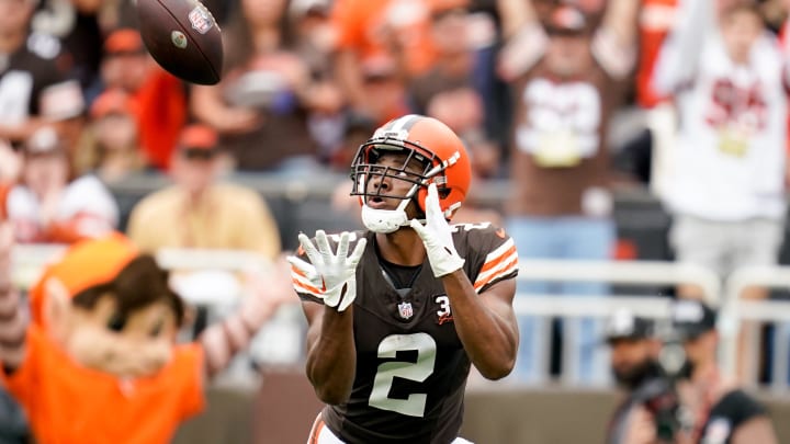 Cleveland Browns wide receiver Amari Cooper (2) pulls in a catch for a touchdown against the Tennessee Titans during the fourth quarter in Cleveland, Ohio, Sunday, Sept. 24, 2023.