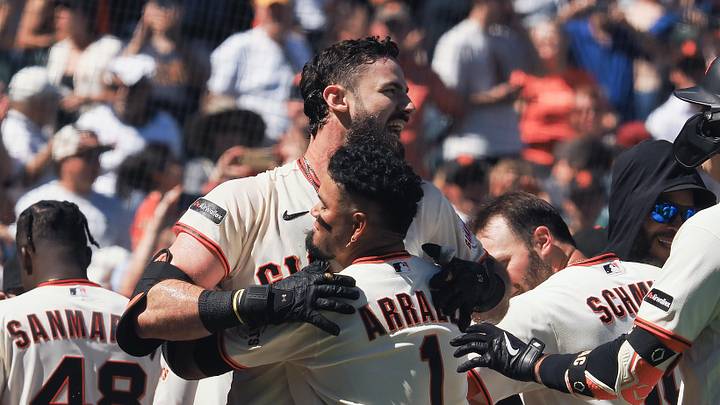 Giants celebrate walk-off win Giants celebrate walk-off win