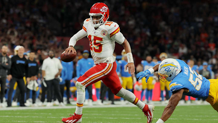 [US, Mexico & Canada customers only] Sep 5, 2025; Sao Paulo, BRAZIL; Kansas City Chiefs quarterback Patrick Mahomes (15) runs against Los Angeles Chargers linebacker Khalil Mack (52) in the second half during a NFL game at Corinthians Arena. Mandatory Credit: Amanda Perobelli/Reuters via Imagn Images