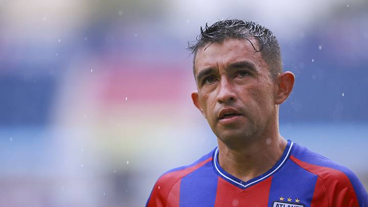Chistian Bermúdez, a sus 38 años, se visualiza de regreso a la Primera División con el Atlante. El "Hobbit" se ha levantado desde sus cenizas. Chistian Bermúdez, a sus 38 años, se visualiza de regreso a la Primera División con el Atlante. El "Hobbit" se ha levantado desde sus cenizas.