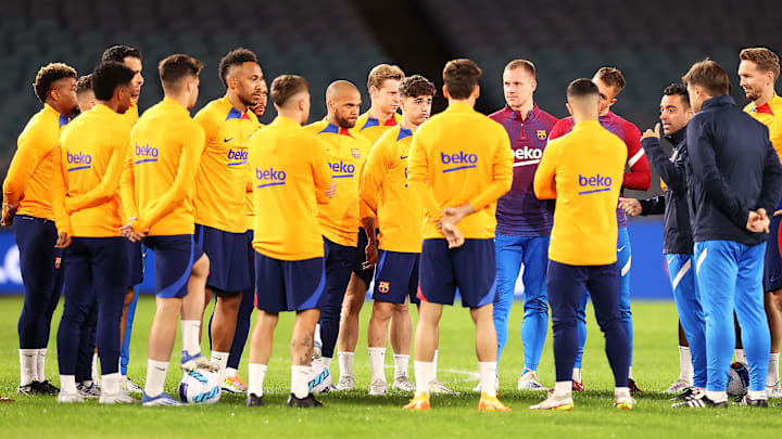 Xavi et son groupe lors d'une session d'entraînement ouverte au public en Australie
