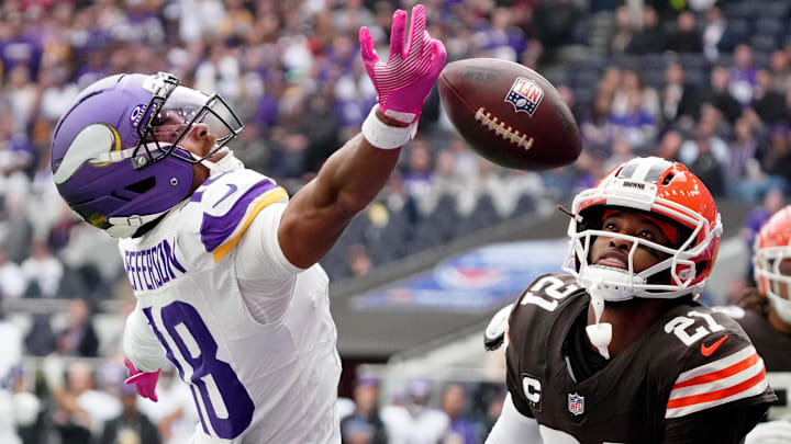 Oct 5, 2025; Tottenham, United Kingdom; Minnesota Vikings wide receiver Justin Jefferson (18) is unable to make a catch against Cleveland Browns cornerback Denzel Ward (21) during the third quarter of an NFL International Series game at Tottenham Hotspur Stadium. Mandatory Credit: Kirby Lee-Imagn Images Oct 5, 2025; Tottenham, United Kingdom; Minnesota Vikings wide receiver Justin Jefferson (18) is unable to make a catch against Cleveland Browns cornerback Denzel Ward (21) during the third quarter of an NFL International Series game at Tottenham Hotspur Stadium. Mandatory Credit: Kirby Lee-Imagn Images