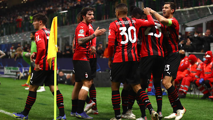 Il Milan festeggia la rete di Tomori Il Milan festeggia la rete di Tomori