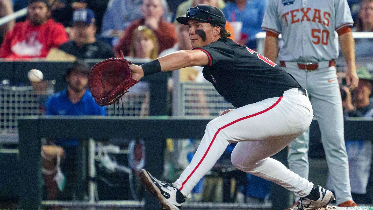 Georgia fans should think twice before celebrating their CWS odds vs Oklahoma