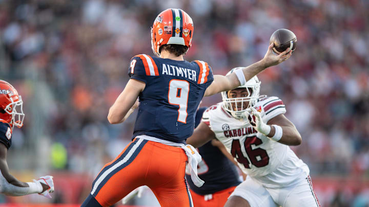 Dec 31, 2024; Orlando, FL, USA; Illinois Fighting Illini quarterback Luke Altmyer (9) throws the ball against the South Carolina Gamecocks in the third quarter at Camping World Stadium. Mandatory Credit: Jeremy Reper-Imagn Images
