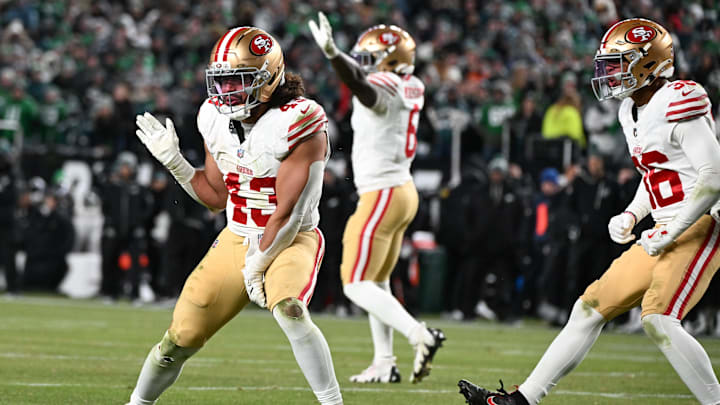 Jan 11, 2026; Philadelphia, PA, USA; San Francisco 49ers linebacker Eric Kendricks (43) celebrates after a play against the Philadelphia Eagles during the fourth quarter in an NFC Wild Card Round game at Lincoln Financial Field. Mandatory Credit: Eric Hartline-Imagn Images