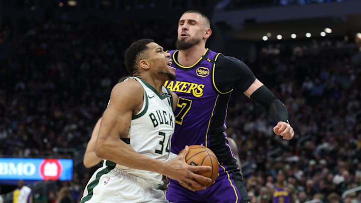 Giannis Antetokounmpo aún suena para ser traspasado de Bucks a Lakers