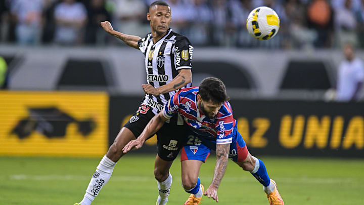 Ademir e Juninho Capixaba começaram jogando, mas pouco conseguiram contribuir para que o placar saísse do zero