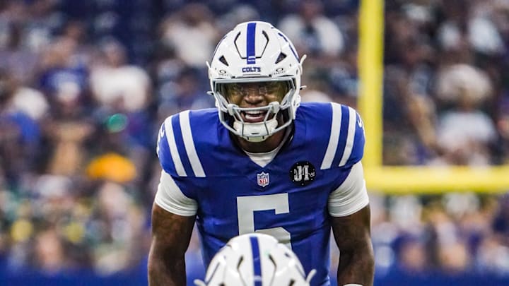 Indianapolis Colts guard Tanor Bortolini (60) hikes the ball to Indianapolis Colts quarterback Anthony Richardson Sr. (5) on Saturday, Aug. 16, 2025, during a game against the Green Bay Packers at Lucas Oil Stadium in Indianapolis.