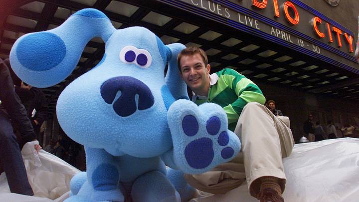 Steve Burns and Blue of the television program \(34)Blue's C