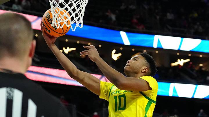 Mar 14, 2024; Las Vegas, NV, USA; Oregon Ducks forward Kwame Evans Jr. (10) shoots against the UCLA Mar 14, 2024; Las Vegas, NV, USA; Oregon Ducks forward Kwame Evans Jr. (10) shoots against the UCLA
