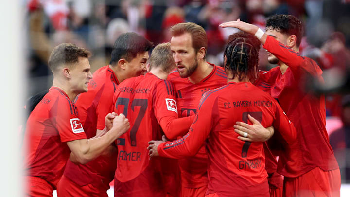 Bayern  Munich players celebrate against Holsten Kiel 