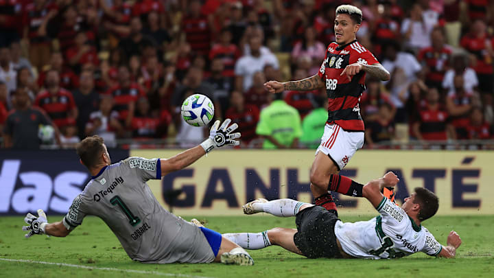Com Sampaoli de olho, o Flamengo venceu bem o Coritiba na largada da Série A 2023.