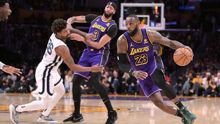 Jan 5, 2024; Los Angeles, California, USA; Los Angeles Lakers forward Anthony Davis (3) screens