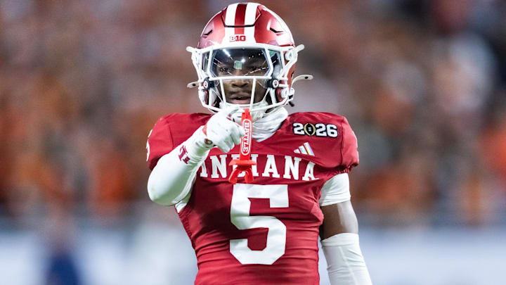 Indiana Hoosiers defensive back D'Angelo Ponds 