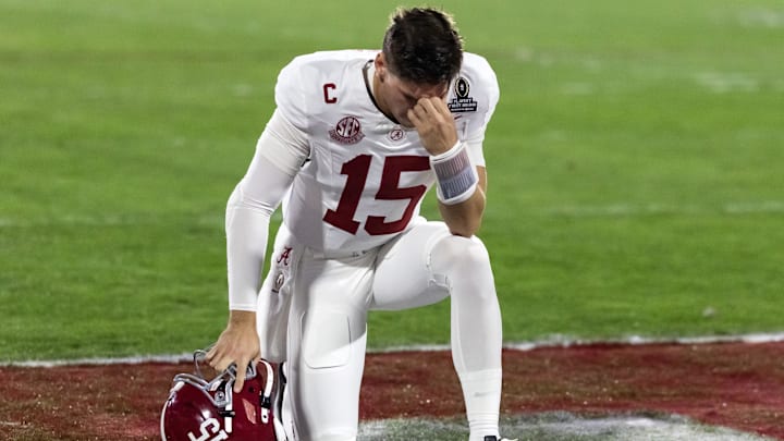 Alabama Crimson Tide quarterback Ty Simpson (15)