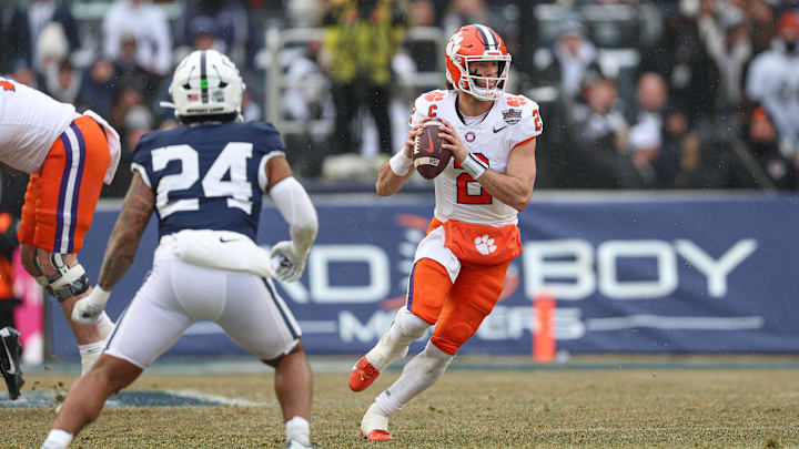 Dec 27, 2025; Bronx, NY, USA; Clemson Tigers quarterback Cade Klubnik (2) scrambles during the first half of the 2025 Pinstripe Bowl in front of Penn State Nittany Lions linebacker Amare Campbell (24) at Yankee Stadium. Mandatory Credit: Vincent Carchietta-Imagn Images Dec 27, 2025; Bronx, NY, USA; Clemson Tigers quarterback Cade Klubnik (2) scrambles during the first half of the 2025 Pinstripe Bowl in front of Penn State Nittany Lions linebacker Amare Campbell (24) at Yankee Stadium. Mandatory Credit: Vincent Carchietta-Imagn Images