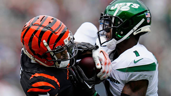 New York Jets cornerback Sauce Gardner (1) breaks up a deep pass intended for Cincinnati Bengals wide receiver Ja'Marr Chase (1) in the first quarter of the NFL Week 3 game between the New York Jets and the Cincinnati Bengals at MetLife Stadium in East Rutherford, N.J., on Sunday, Sept. 25, 2022.

Cincinnati Bengals At New York Jets Week 3