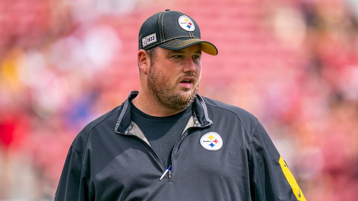 September 22, 2019; Santa Clara, CA, USA; Pittsburgh Steelers offensive line coach Shaun Sarrett before the game against the San Francisco 49ers at Levi's Stadium. Mandatory Credit: Kyle Terada-Imagn Images September 22, 2019; Santa Clara, CA, USA; Pittsburgh Steelers offensive line coach Shaun Sarrett before the game against the San Francisco 49ers at Levi's Stadium. Mandatory Credit: Kyle Terada-Imagn Images
