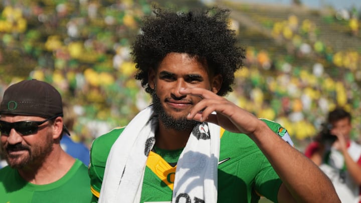 Oregon Ducks quarterback Dante Moore nfl mvp patrick mahomes draft hype kansas city chiefs dan lanning playoff rankings big ten Oregon Ducks quarterback Dante Moore nfl mvp patrick mahomes draft hype kansas city chiefs dan lanning playoff rankings big ten