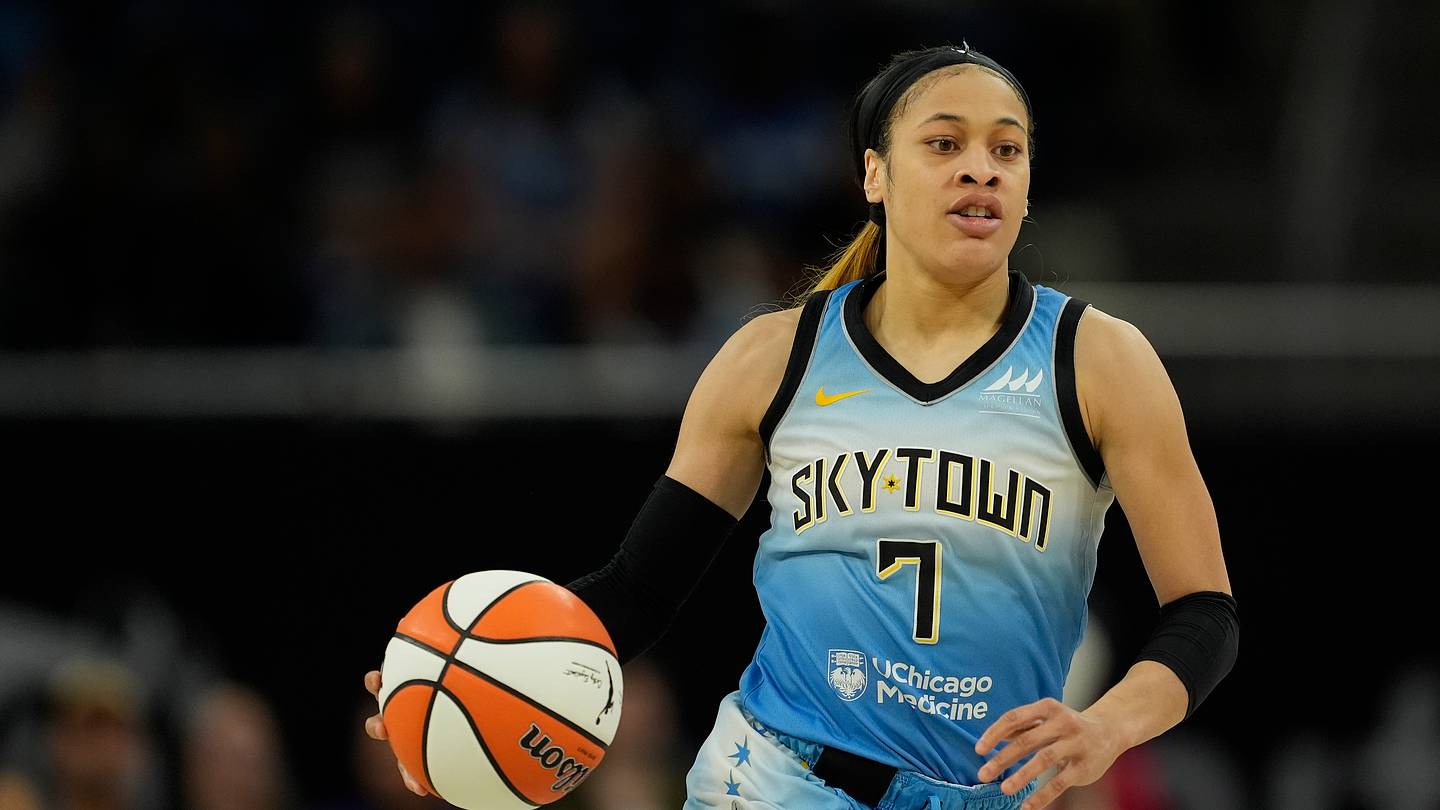 Chennedy Carter Unsigned as NCAA Stars Weigh Options