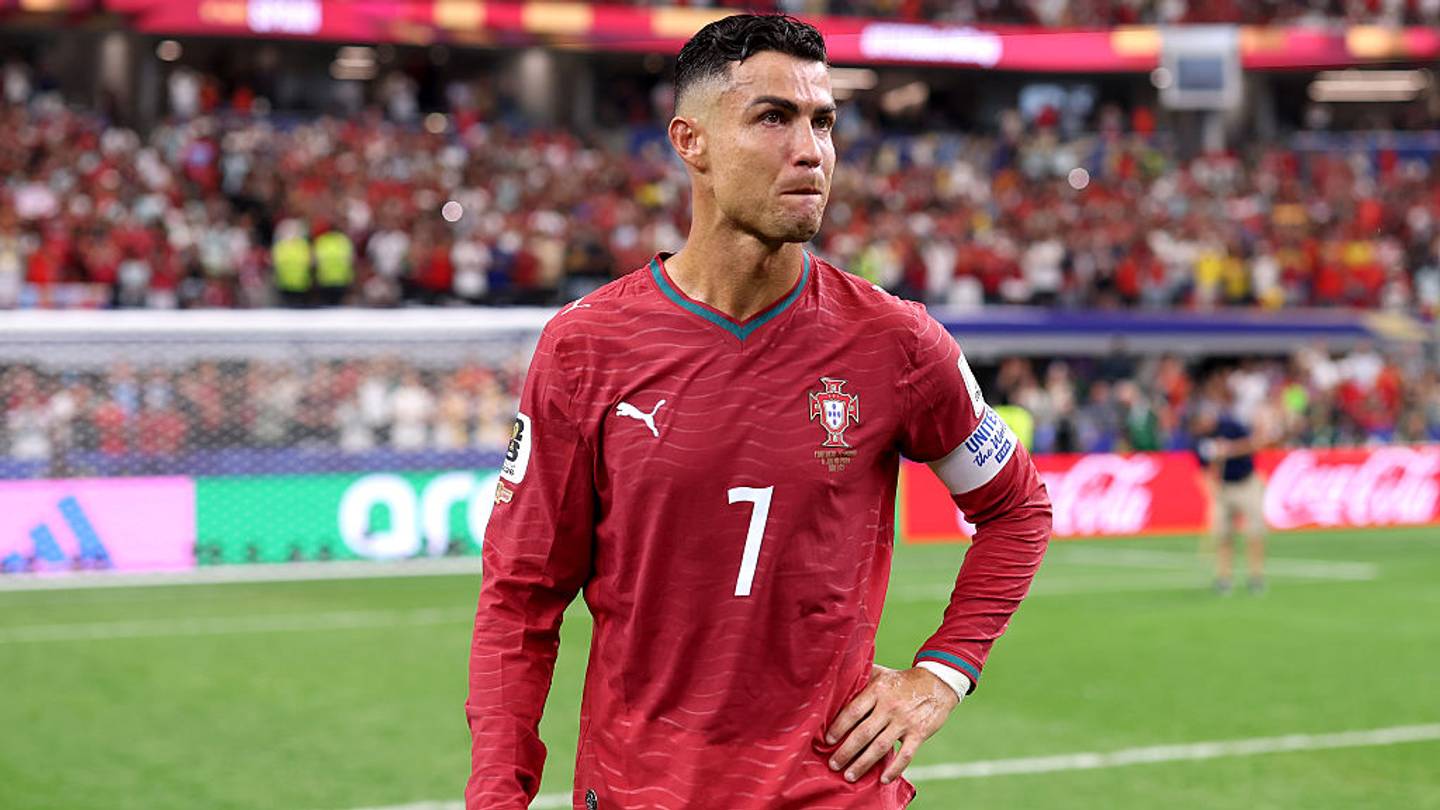 Cristiano Ronaldo Puts Aside Rivalry to Support Lionel Messi After His Father’s Death