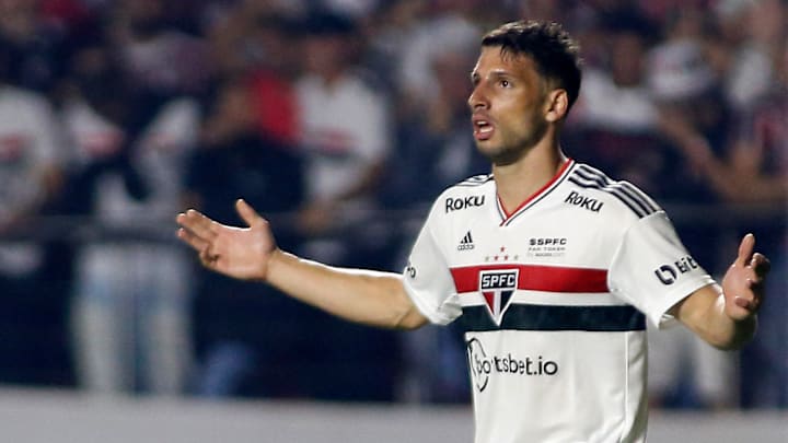 Calleri renovou com o São Paulo até 2026. 