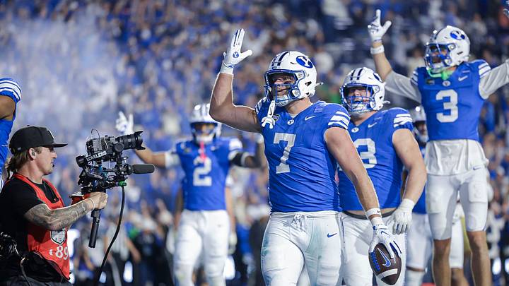 BYU Football tight end Walker Lyons scores the go-ahead touchdown against Notre Dame